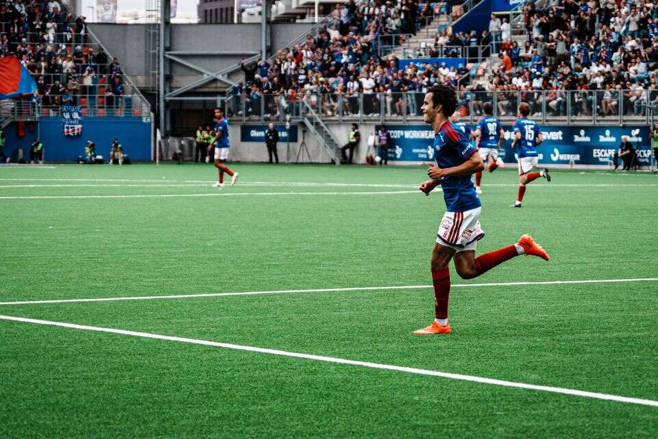 לארסן ראיקוביץ' כובש בגיל 15 , Vålerenga Fotball Elite