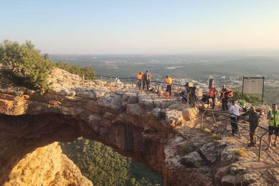 נער בן 16 נפל מגובה במערת קשת ואיבד הכרה; מסוק צבאי הוזנק לחלצו , תיעוד מבצעי מד"א