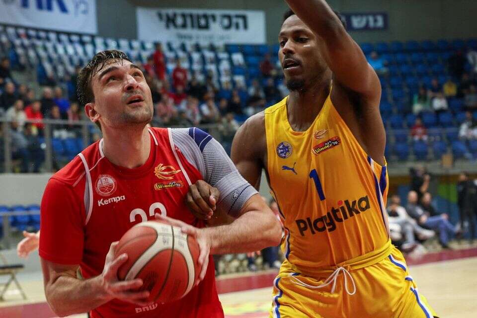 סם איוריו מול ג'יילן הורד , דני מרון