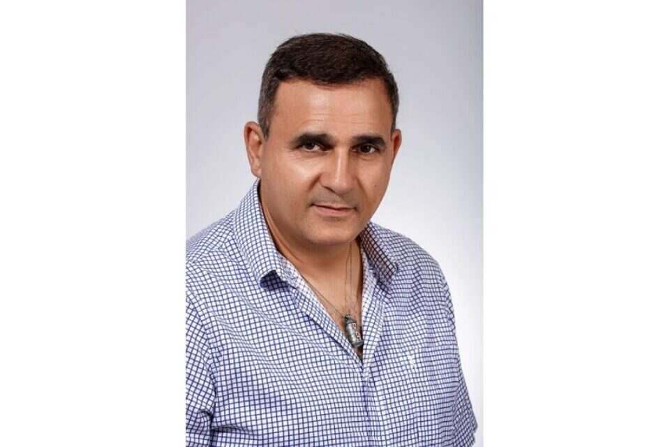 חי עמית ,