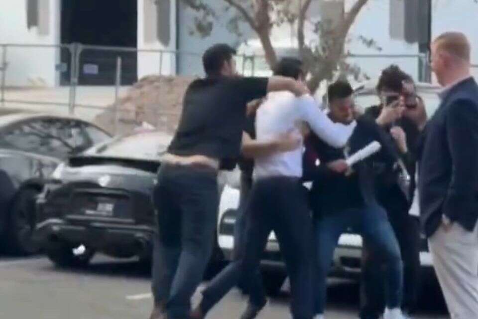 עימותים פיזיים בין יוסף חדאד לבין יוצר התוכן והפעיל הרפובליקני דניס פייטוסה , רשת X