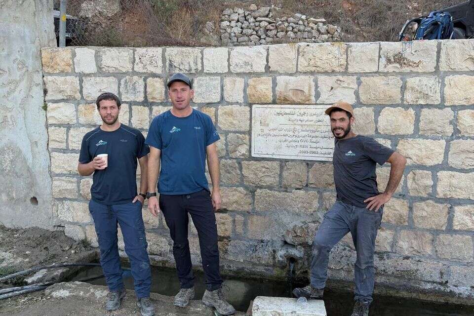 תמונות של קבוצת הטיולים , ללא