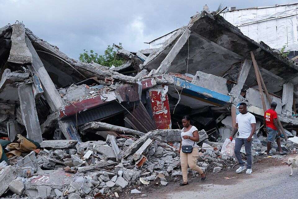 חורבות בעיר קאלי בקולומביה בעקבות רעידת האדמה , אי.פי.איי