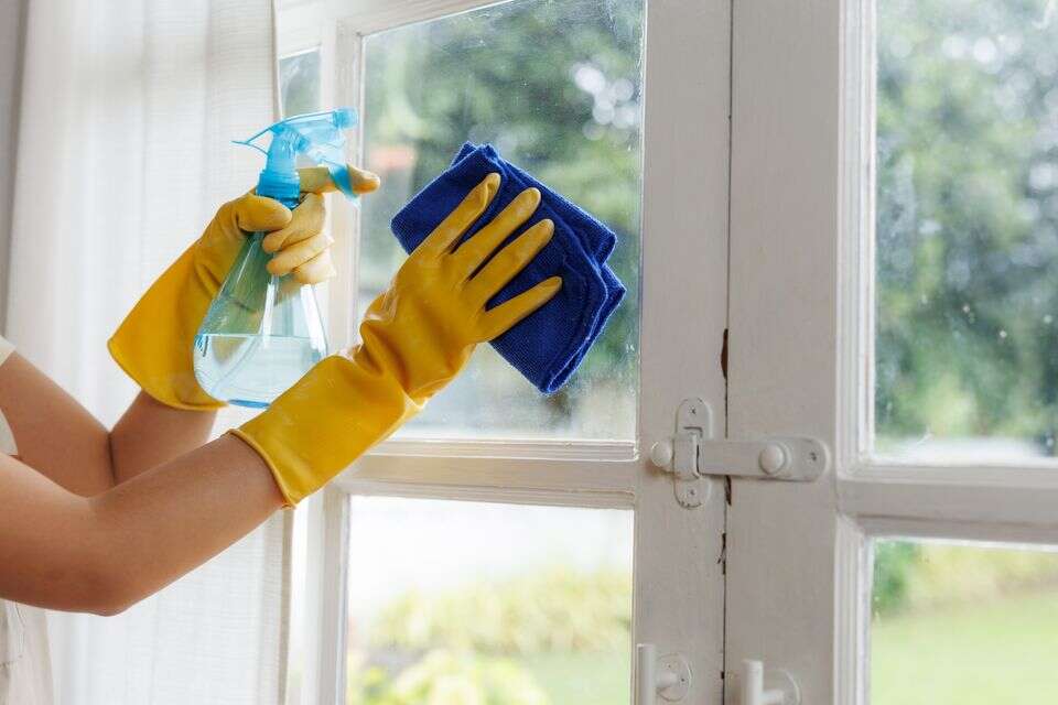 ניקיון חלונות , istockphoto
