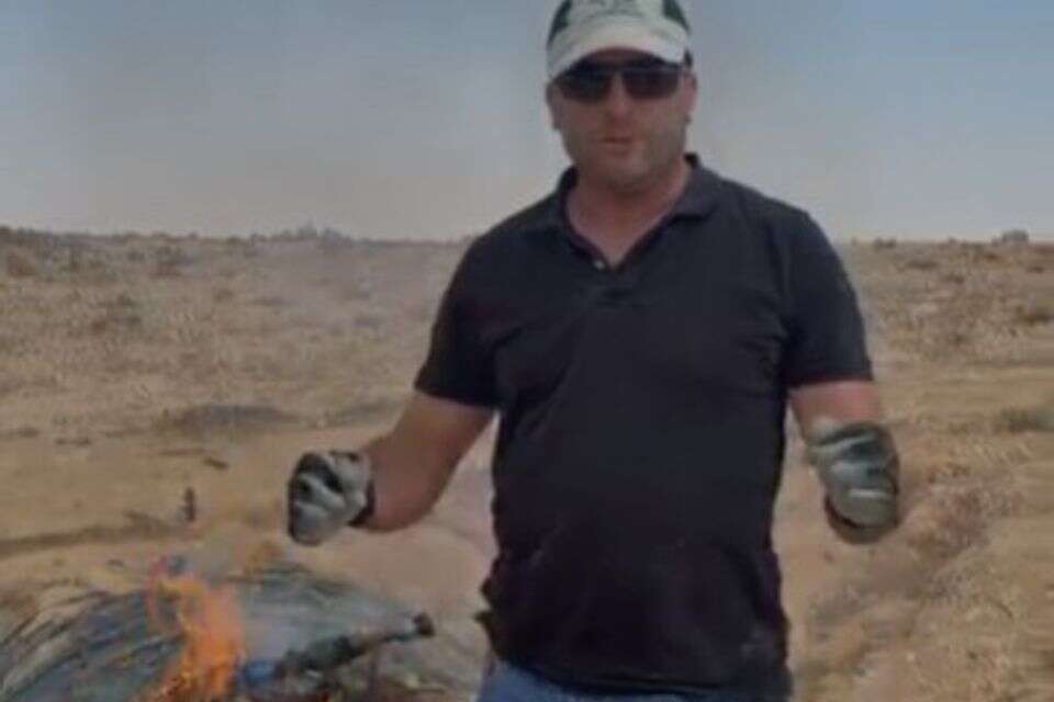 ח"כ קרויזר שורף קנאביס , ללא