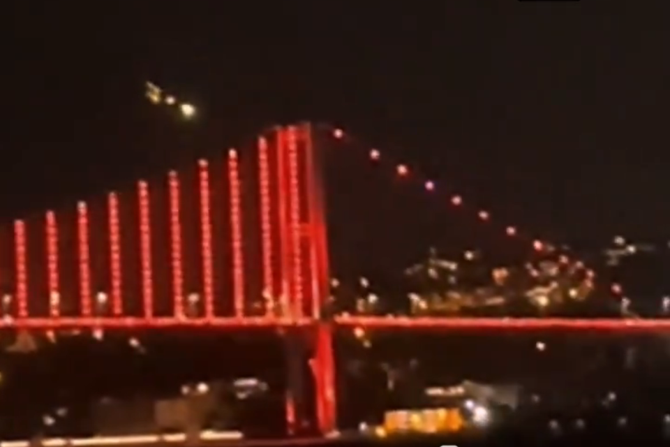 המטאור בשמי איסטנבול , צילום מסך מתוך רשת X