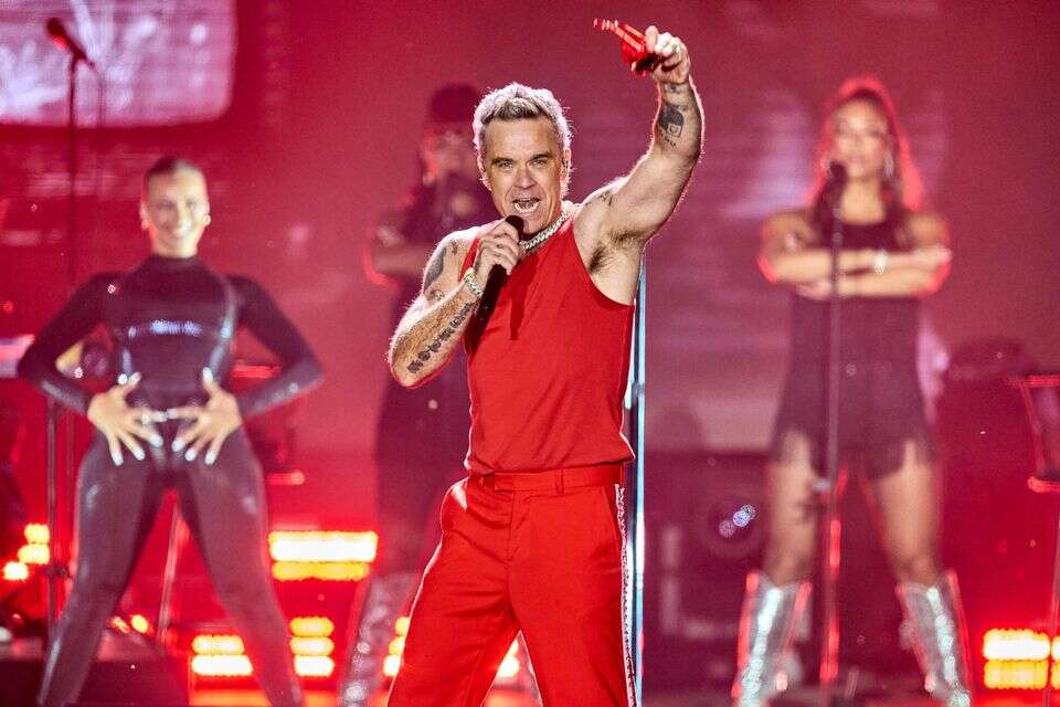 British singer Robbie Williams performs on stage at Smukfest music festival in Skanderborg, Denmark, on August 5, 2026. (Photo by Mikkel Berg Pedersen / Ritzau Scanpix / AFP) / Denmark OUT , Mikkel Berg Pedersen / Ritzau Scanpix / AFP