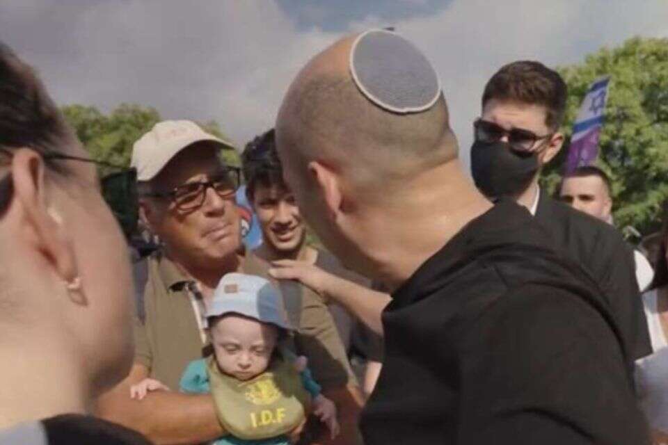 בנט בסרטון עם התינוק , אינסטגרם