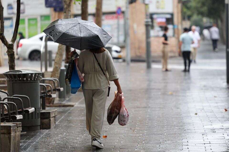 מחזה נדיר: גשמים בירושלים באמצע אוגוסט , אורן בן חקון