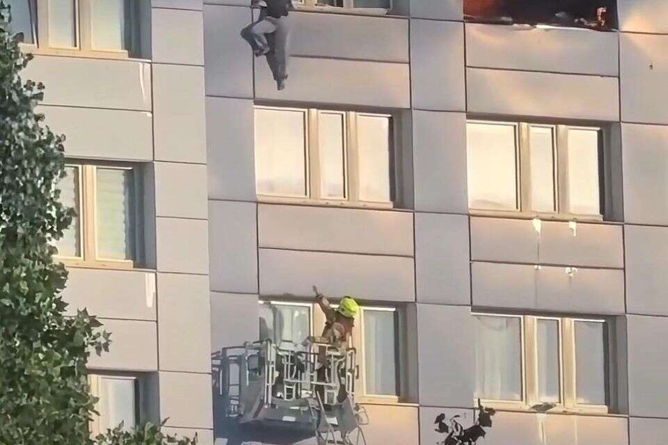 דייר קפץ מהבניין הבוער בברלין , רשתות חברתיות