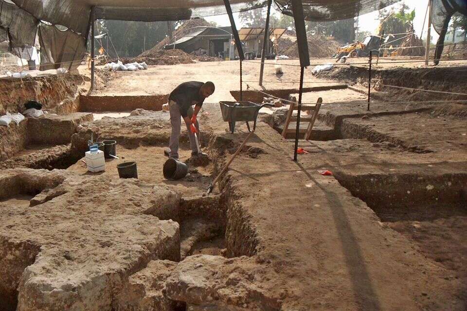 מתחם בן כ-1,300 שנה התגלה ליד אצטדיון וינטר ברמת גן , אמיל אלג'ם, רשות העתיקות
