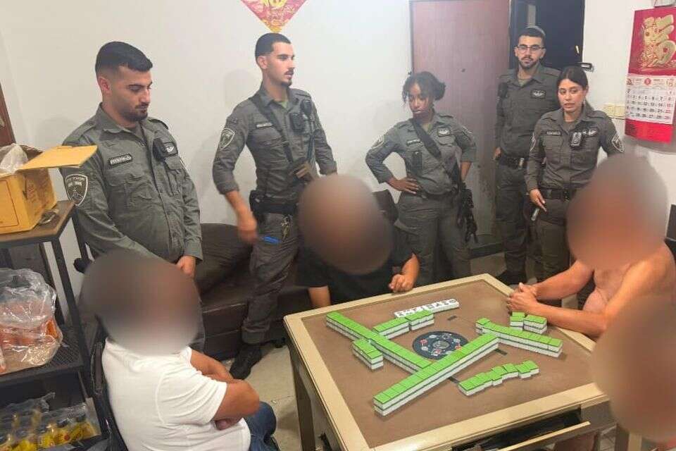 פשיטה על דירת הימורים בתל אביב , דוברות המשטרה