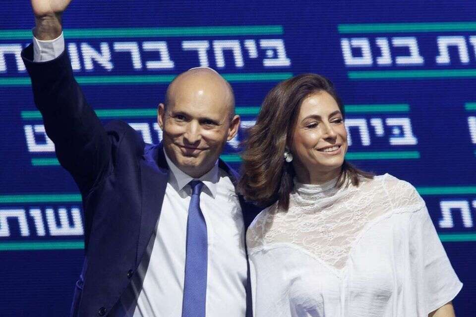 נפתלי בנט וגילת בנט , משה שי