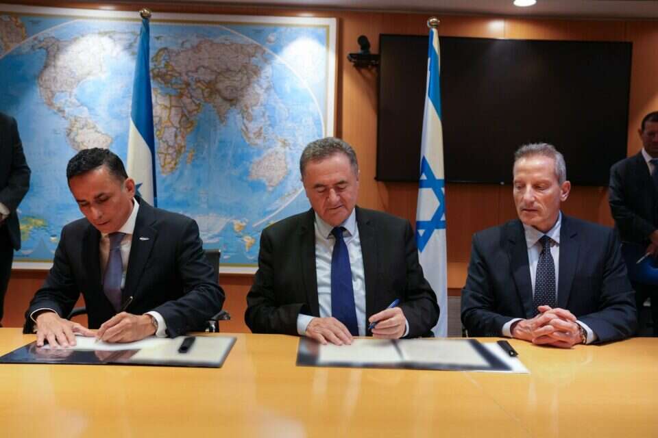 ישראל והונדורס חתמו על מזכר להבנה להעמקת שיתוף הפעולה הביטחוני , אריאל חרמוני, משרד הביטחון