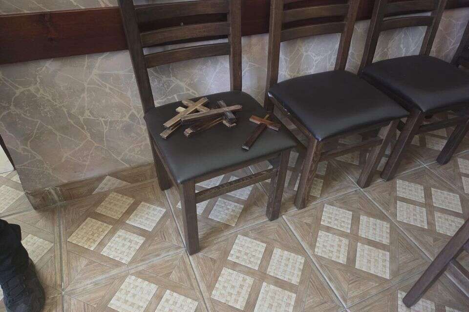 פסלים וצלבים שבורים על הרצפה: הושחתה כנסייה ברחוב יפת ביפו , דוברות המשטרה