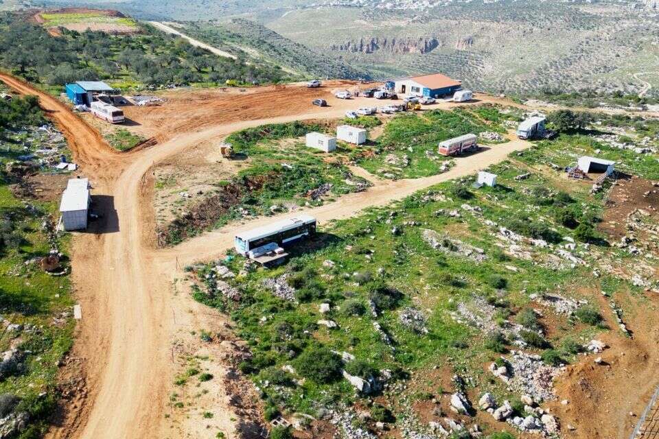 ״במקום שבו תעבור המחרשה, שם יעבור גבולנו", יוסף טרומפלדור. חוות אביחי , בנימין