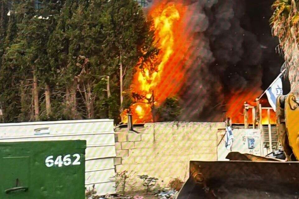 זירת השריפה הקטלנית בחולון , כבאות והצלה לישראל