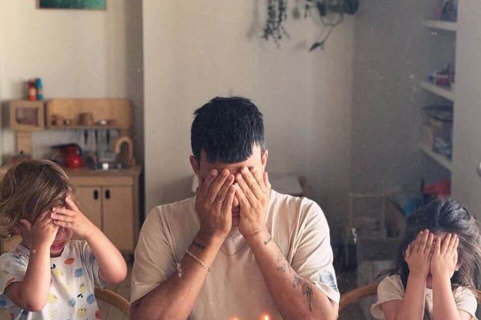 אסי עזר משתף , אינסטגרם