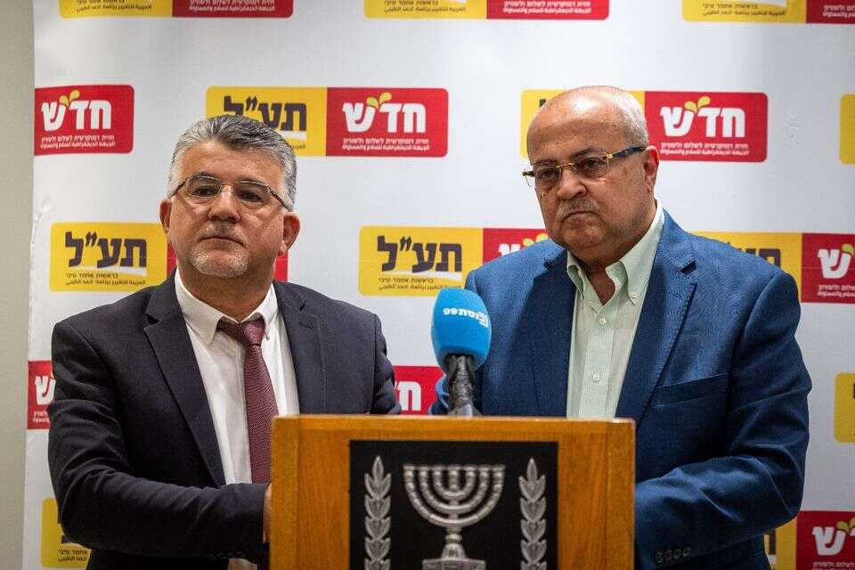 יו"ר חד"ש יוסף ג'בארין ויו"ר תע"ל אחמד טיבי , אורן בן חקון
