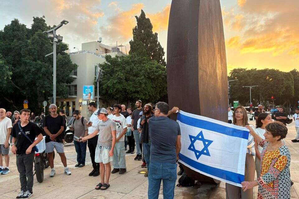 התפילה בכיכר הבימה , אבי כהן