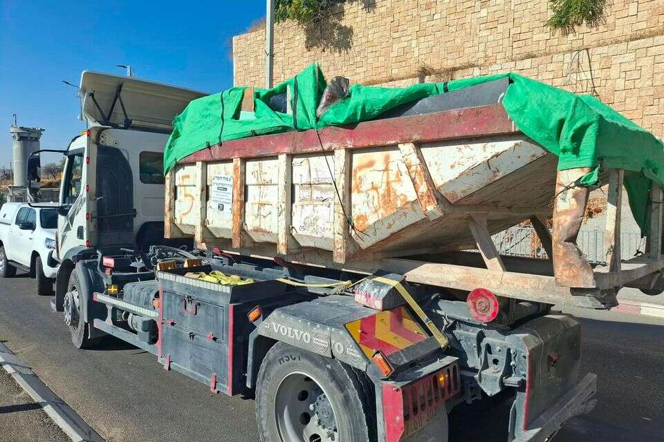 משאית שנתפסה בדרך ליהודה ושומרון , מתאם פעולוטת הממשלה בשטחים