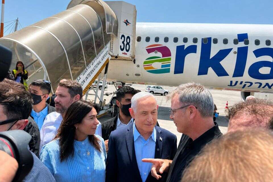 מירי רגב ונתניהו בנתב"ג , דוברות ארקיע