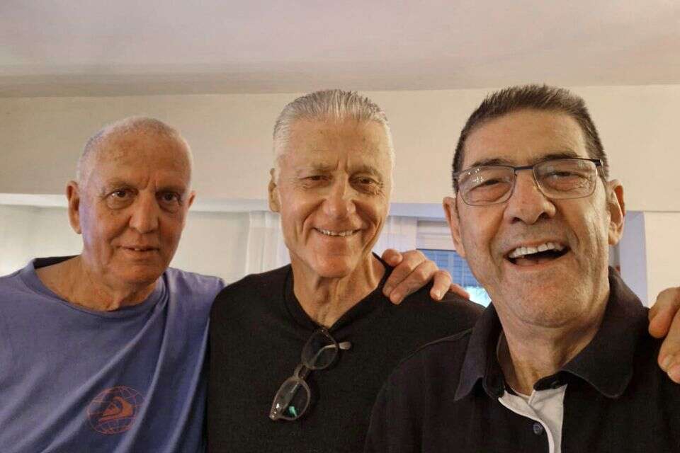 עם מיקי ברקוביץ' ומוטי ארואסטי , ללא1
