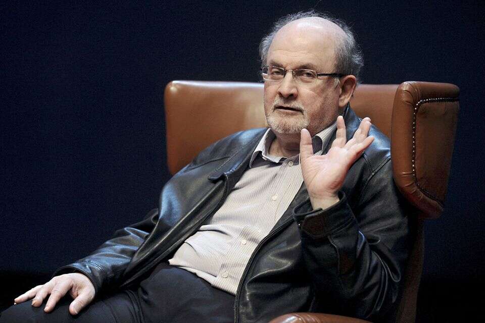 ברור שלא רק הפגיעה הגופנית הפכה את עולמו של רושדי. מאחר שהוא חי שנים רבות כל כך תחת עננת האיום, נדמה שהיה בתקיפה עצמה גם סוג של הקלה , רויטרס