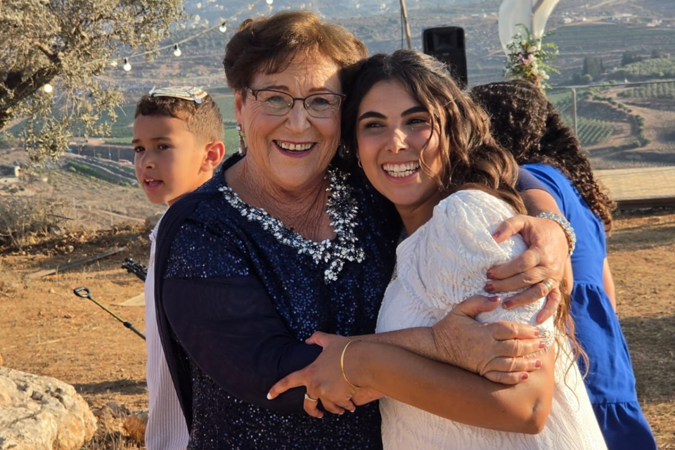 מרים פרץ ונכדתה , אינסטגרם