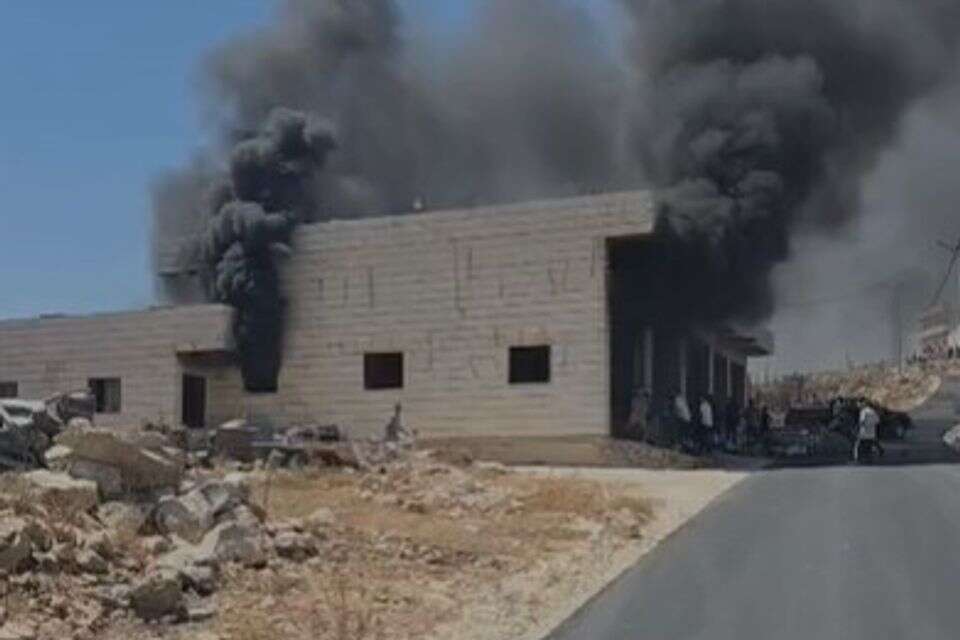 הבית של עולה באש , ללא