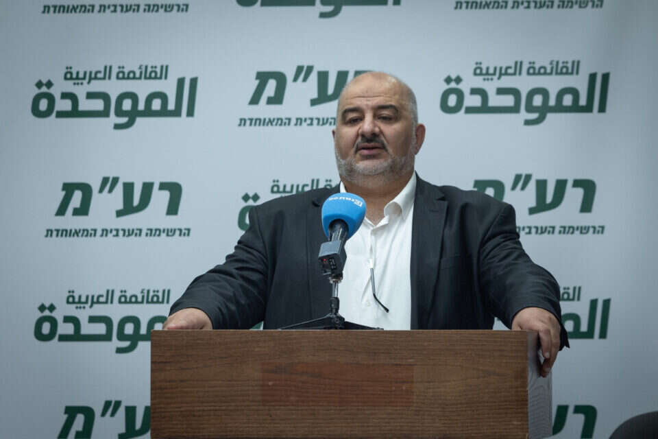 מנסור עבאס , אורן בן חקון