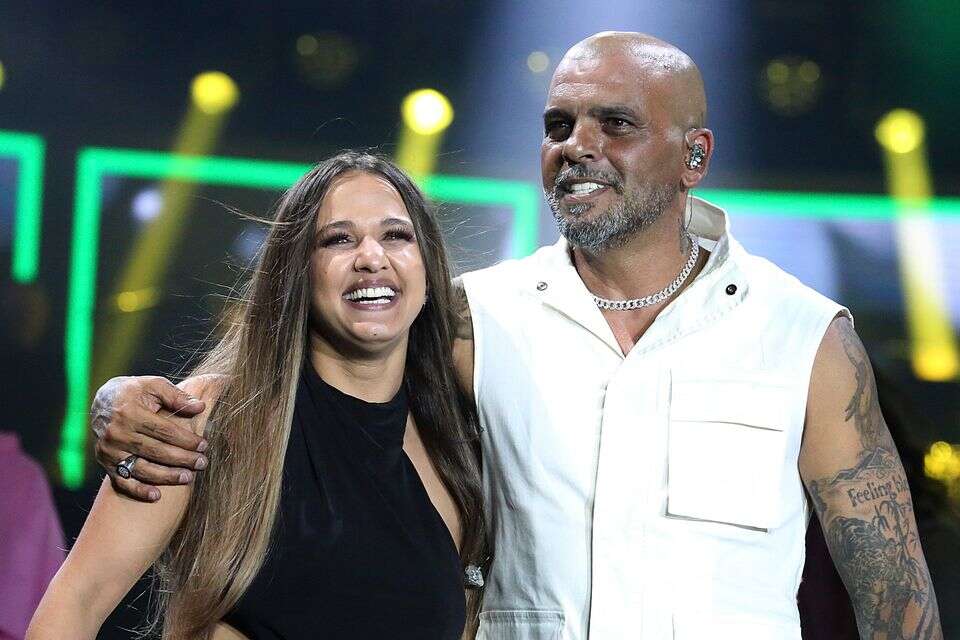 עדן בן זקן מתארחת בהופעה של אייל גולן באיצטדיון בלומפילד ת״א יוני 2022 , קוקו