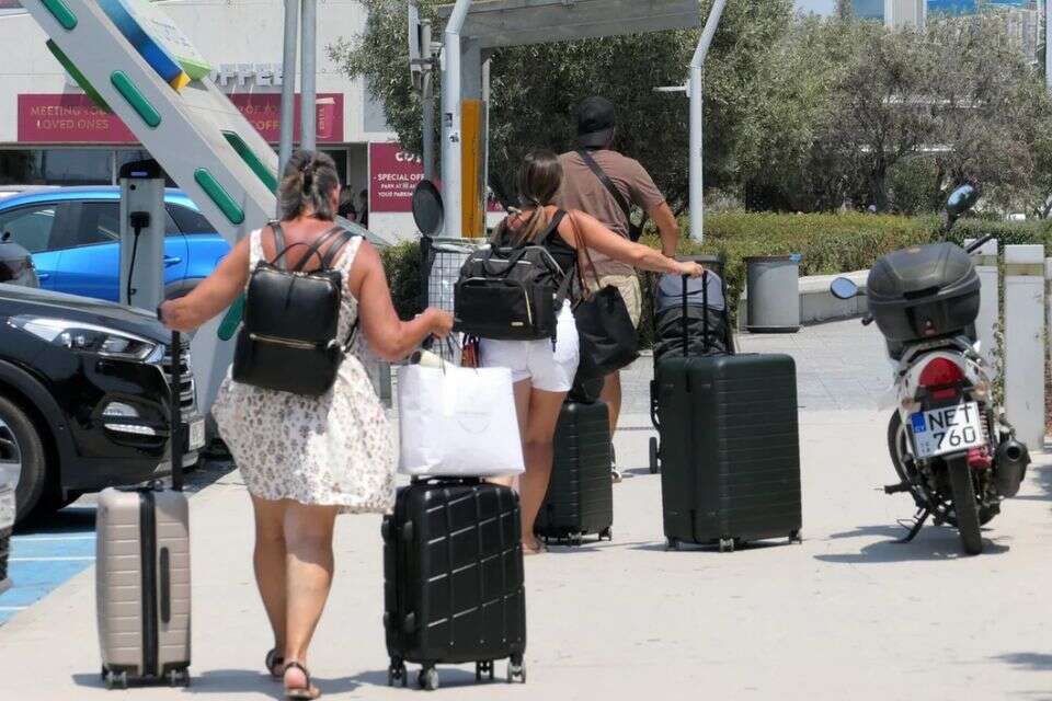 נמל התעופה בלרנקה עומד בפני שינוי , שימוש בסעיף 27א' לחוק זכויות יוצרים