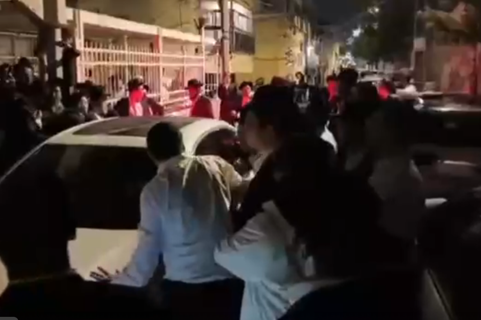 חרדים בירושלים לאחר שיעורו של הרב יצחק יוסף , .