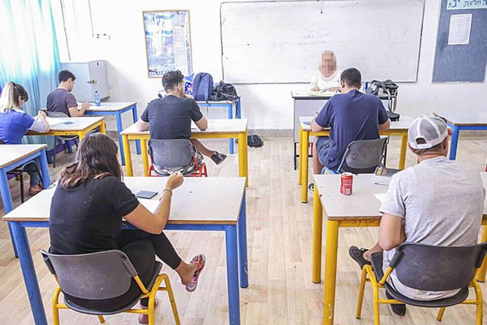 תלמידים בתיכון. "הפעלת המגמות נתונה לשיקול דעת המנהלים" , יהושע יוסף