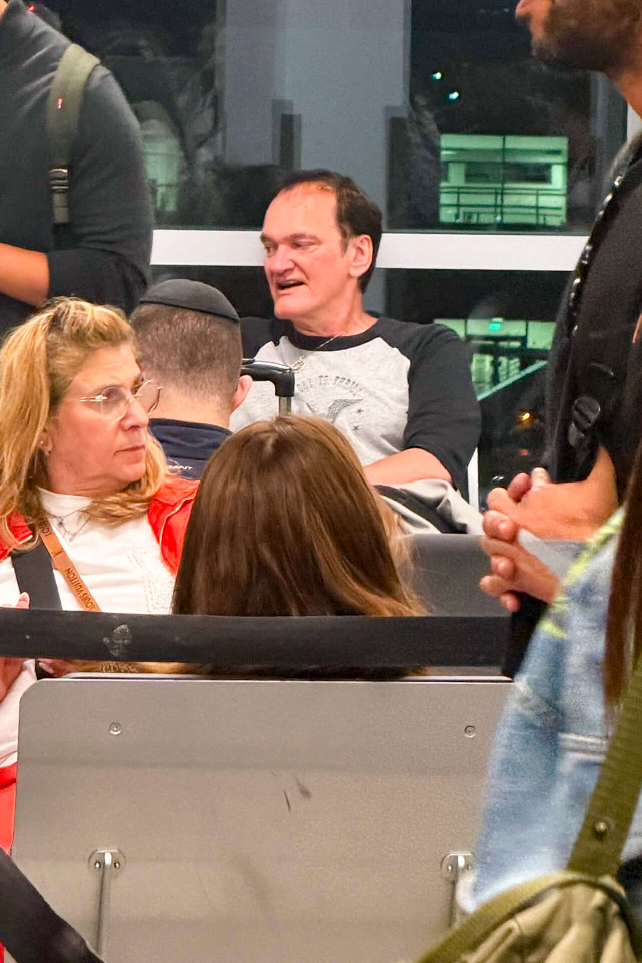 פפראצי: קוונטין טרנטינו בדרך הביתה מלונדון