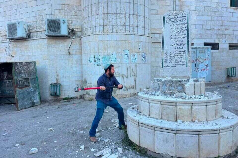 ח"כ צבי סוכות  מנפץ אנדרטה למחבלים , השימוש נעשה לפי סעיף 27א' לחוק זכויות יוצרים