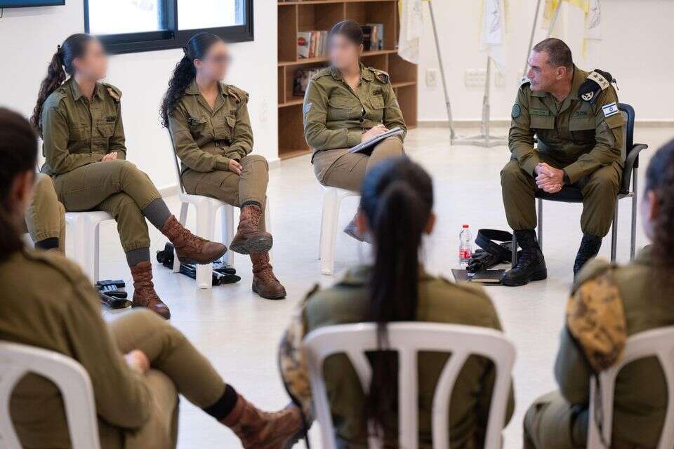 הרמטכ"ל עם התצפיתניות באוגדת עזה , דובר צה"ל