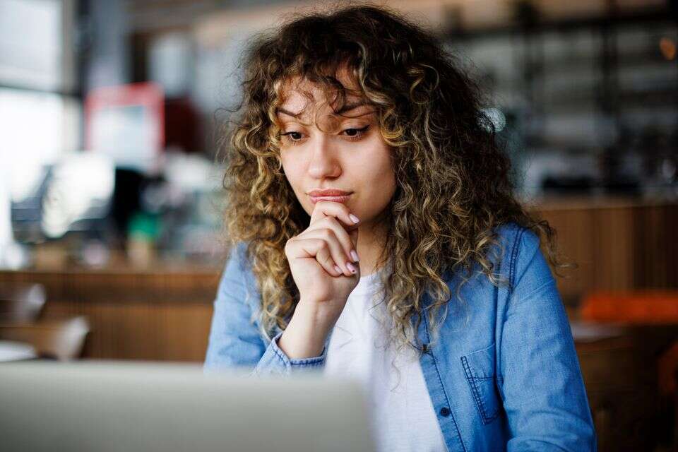 החלטה עבודה מחשב משרד , istockphoto