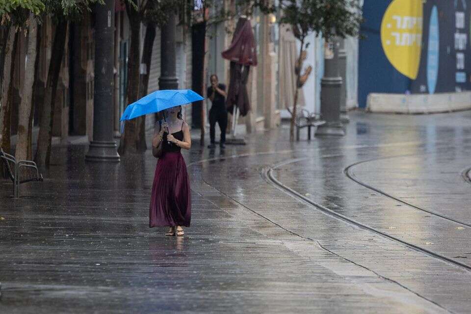 גשם בירושלים באמצע אוגוסט , אורן בן חקון