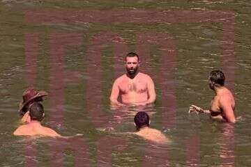 בלעדי: עומר אדם נכנס לים לפני חגיגות החתונה
