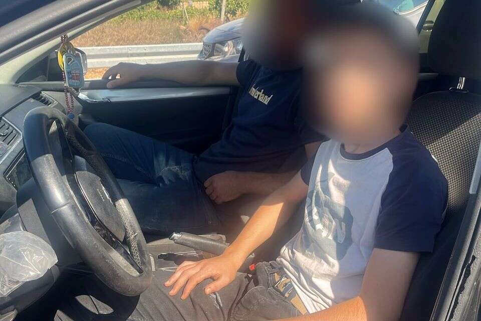 בן 15 נהג ברכב, קרוב משפחתו טען: "רציתי שהילד ילמד נהיגה" , דוברות המשטרה