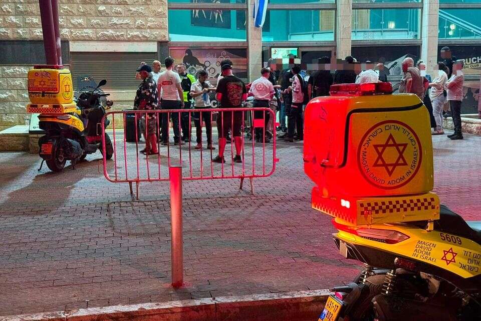 מנע כניסה להופעה, נהדף על פי החשד, ואיבד את הכרתו , דוברות מד"א