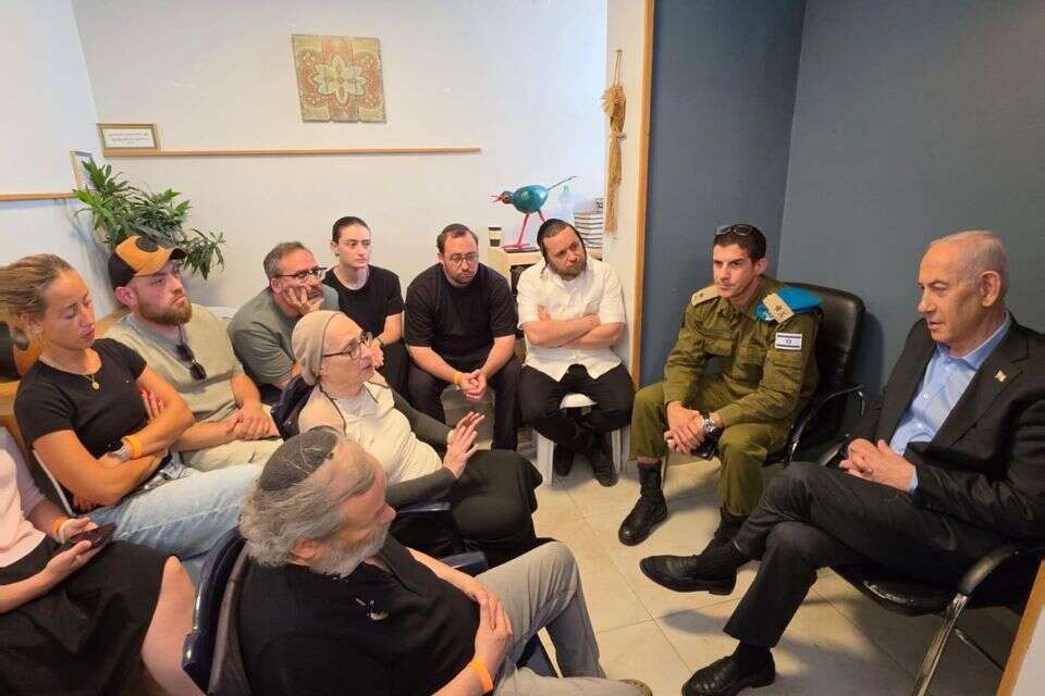 נתניהו עם משפחתו של יהודה כץ ז"ל , יעקב לדרמן