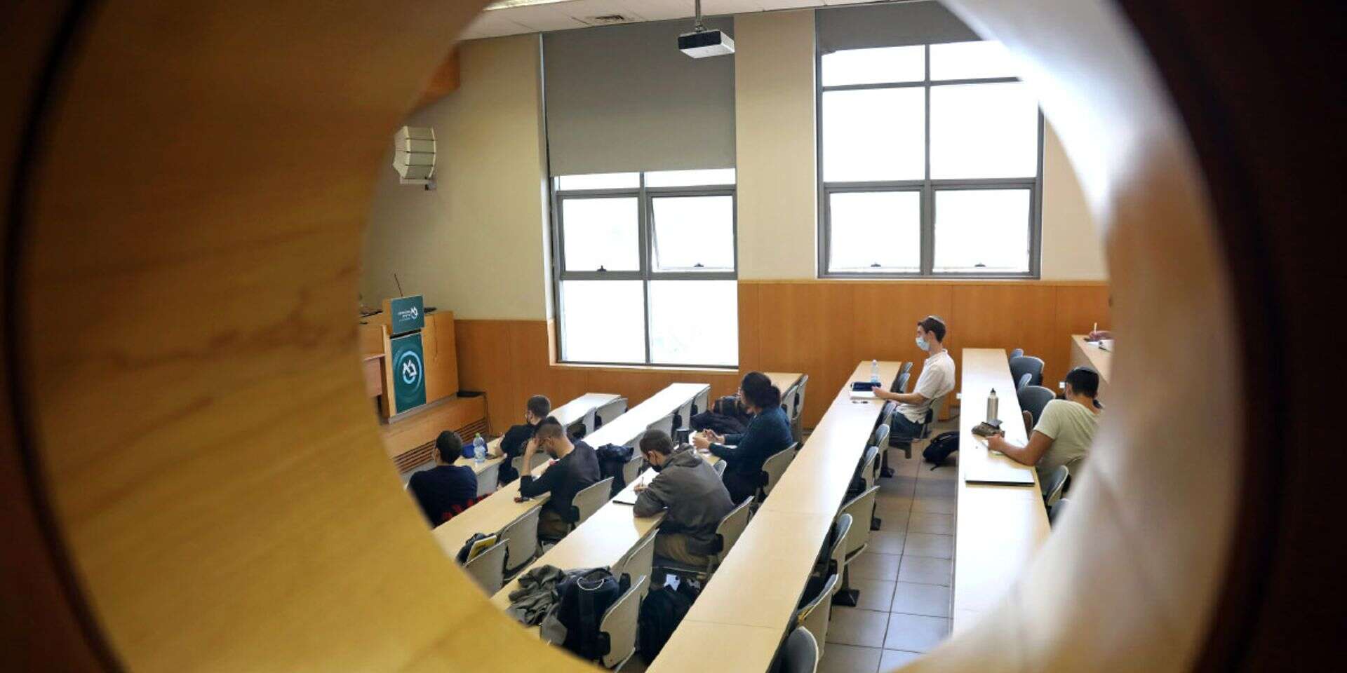זה מתחיל בספסל הלימודים - וממשיך הלאה. הקמפוס באוניברסיטת בר אילן , גדעון מרקוביץ'