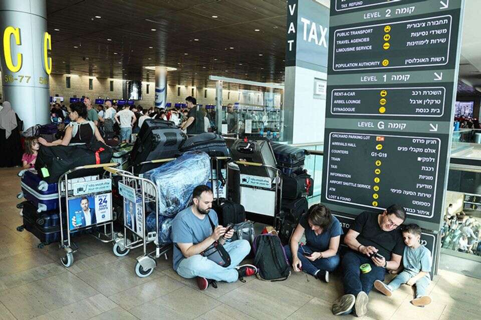 ממתינים לטיסה בנתב"ג , אי.אף.פי