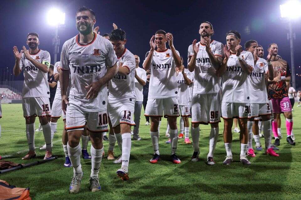 שחקני בני יהודה חוגגים , מאור אלקסלסי