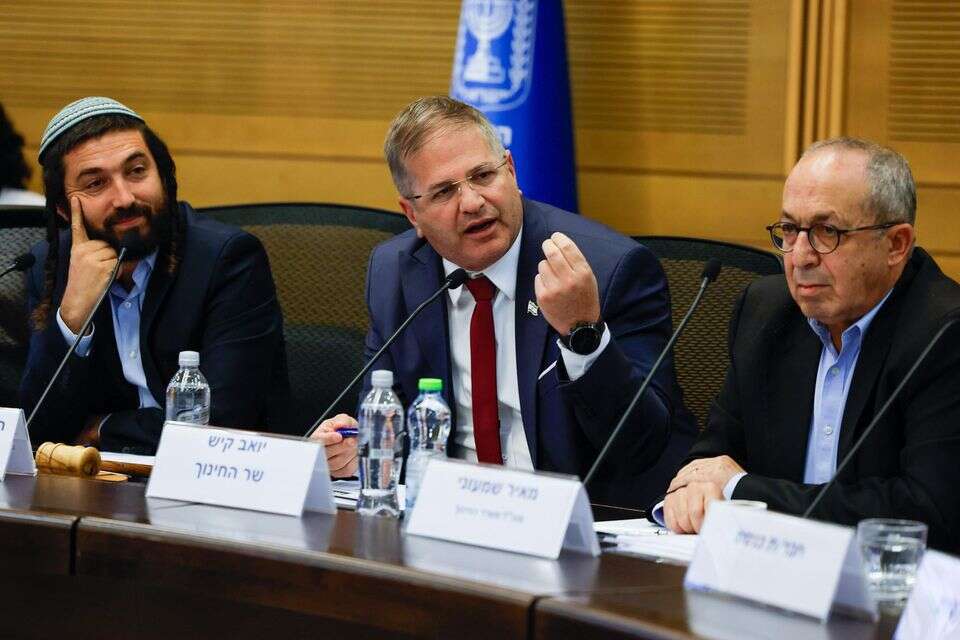 שר החינוך יואב קיש , אורן בן חקון