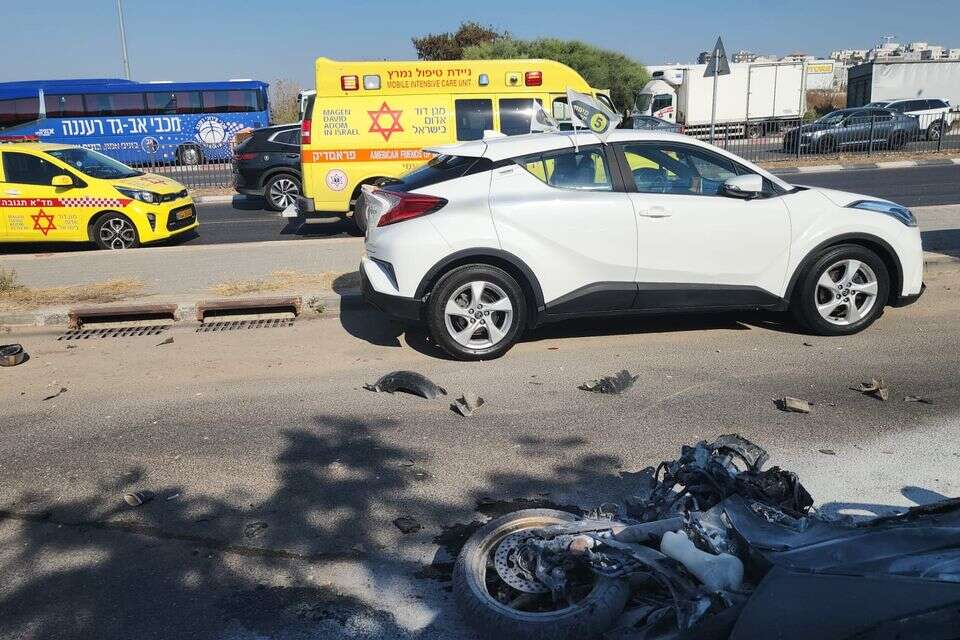 צעיר בן 22 נפצע קשה בתאונת אופנוע בכביש 444 , תיעוד מבצעי מד"א