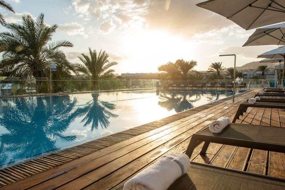 הבריכה במלון אסטרל מאריס באילת , איה בן עזרי